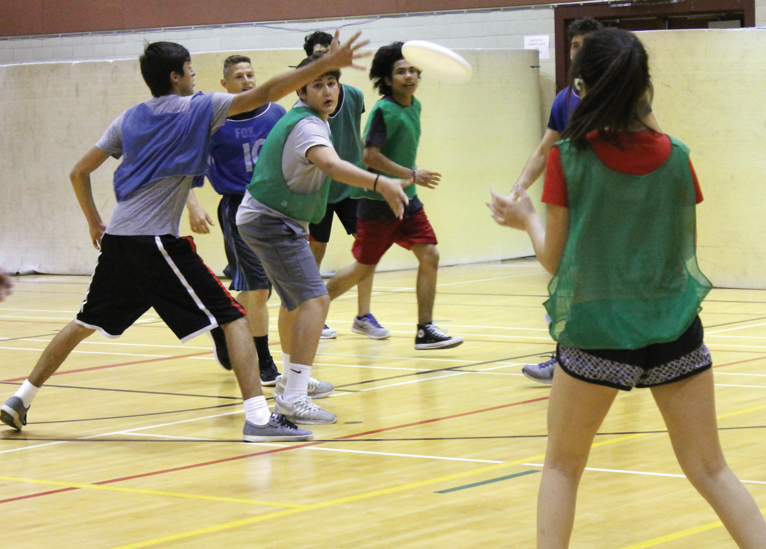 Ultimate Frisbee players prep for tournament