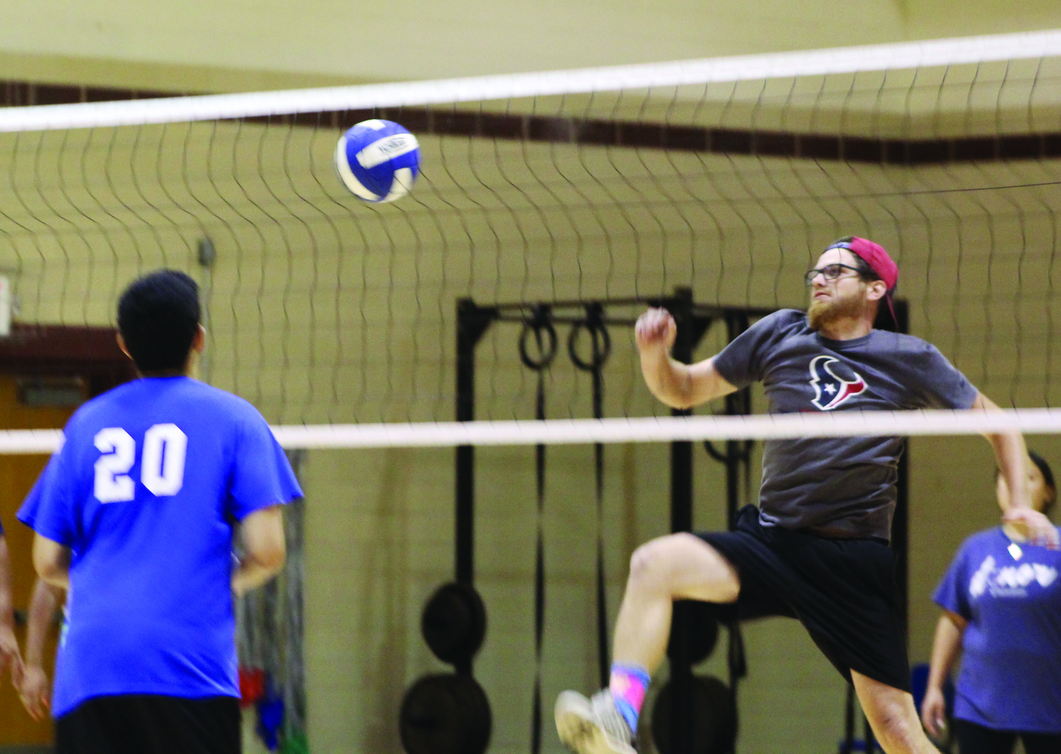 Volleyball tourney kicks off intramural sports