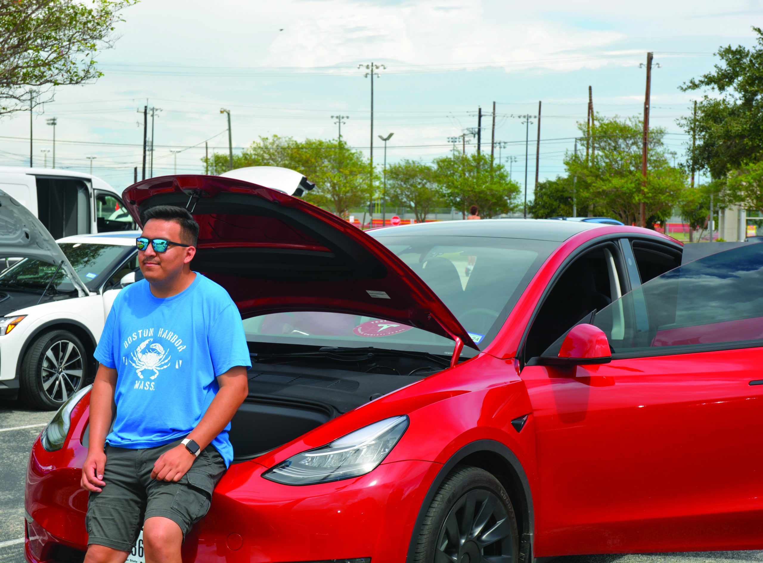 Electric car enthusiasts meet up at DMC