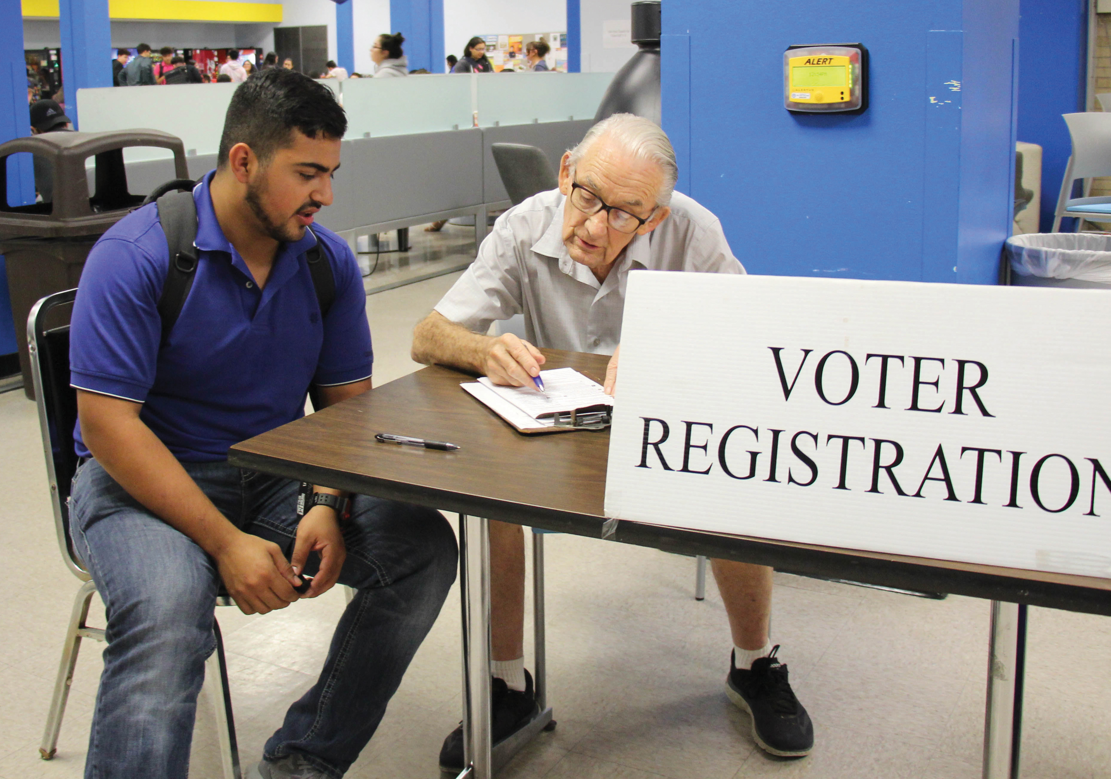 Students register to vote for primary election