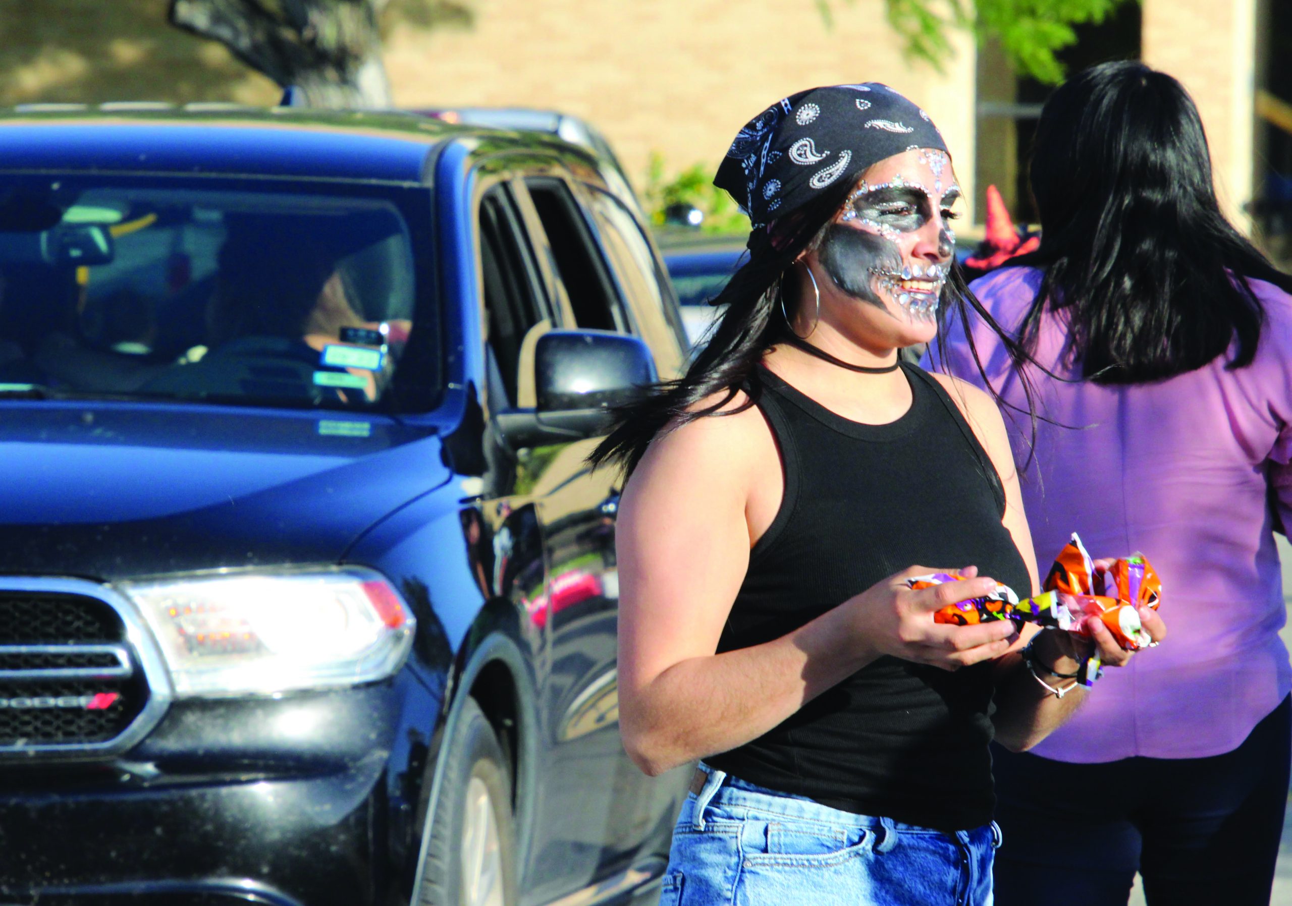 College holds drive-thru to give away candy, info to future students