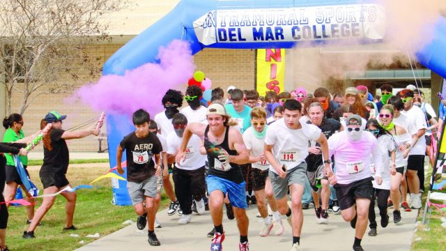 The beginning stretch of the color run for an intramurals sport at Del Mar College Heritage campus on March 4. Photo by Victor Herrera